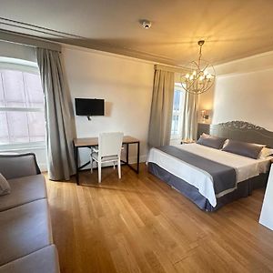 Camera grande con letto king size